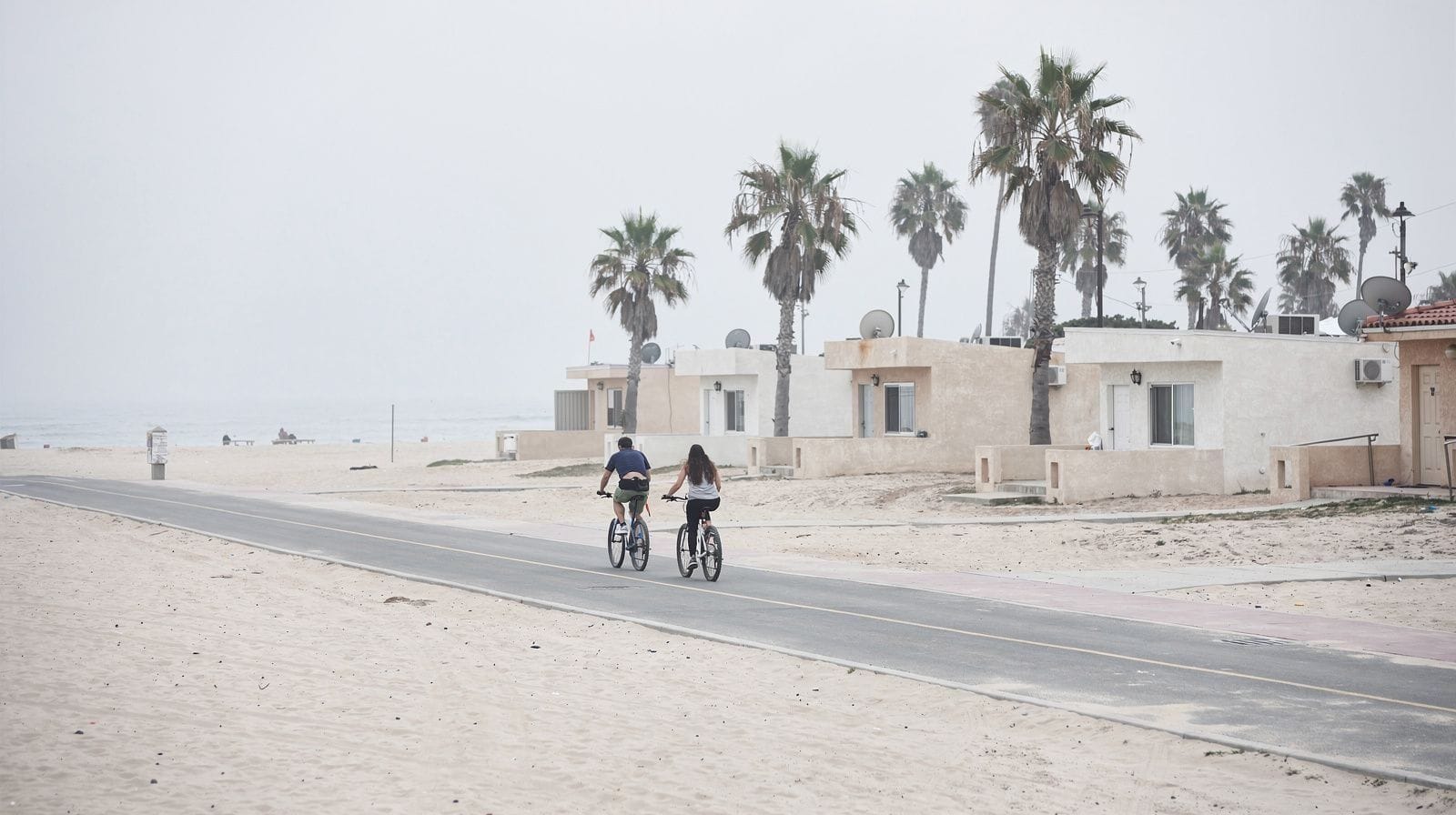 Santa Monica vs Venice Beach: Which One Should You Pick?